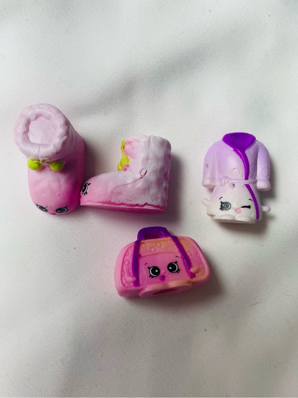Shopkins Slumber Fun- Olive Overnight Bag, Jessie Dressing Gown, Roasty Slipper